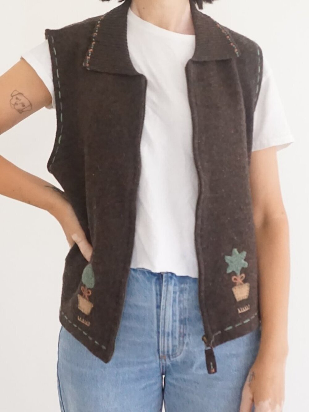 Vintage Woolrich Brown Embroidered Botanical Zip Front Wool Sweater Vest L